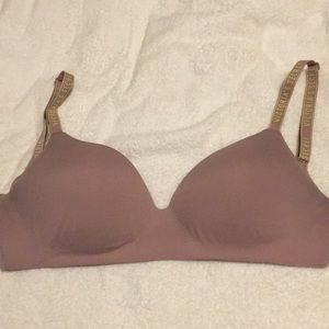 VS wireless bra